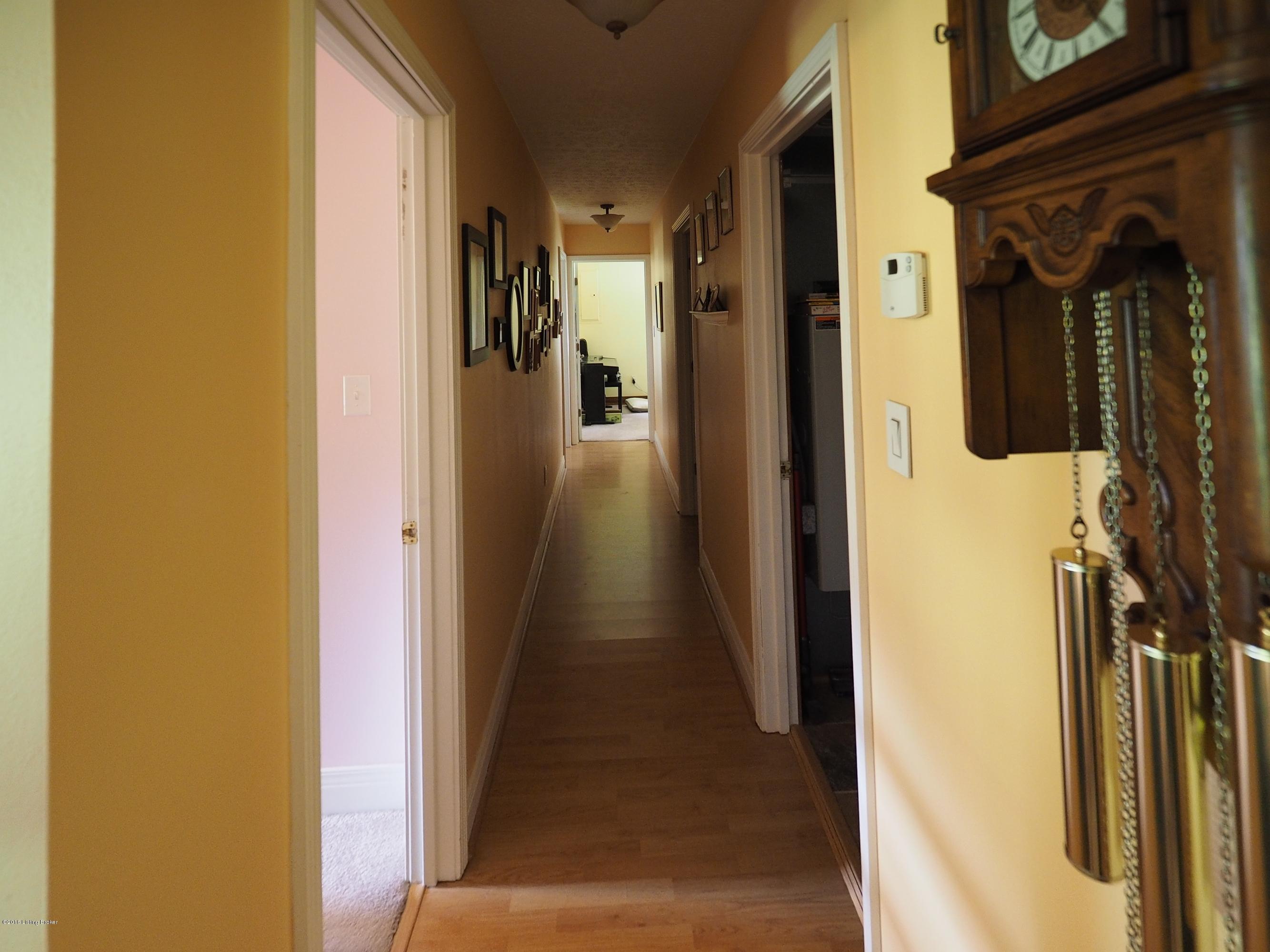 764 Drake Ridge Road Bloomfield, KY 40008 - Photo 4 of 26 Hallway