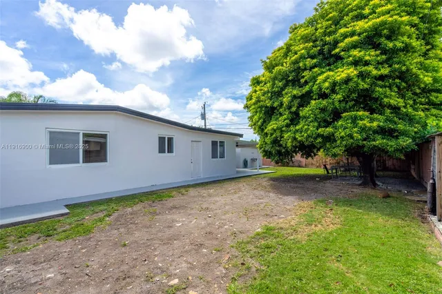 a view of a house with a backyard