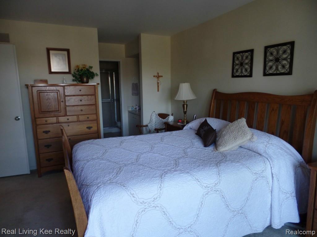715 Eton Court, Unit 164 Rochester, MI 48307 - Photo 35 of 48 SAM_0674.jpg