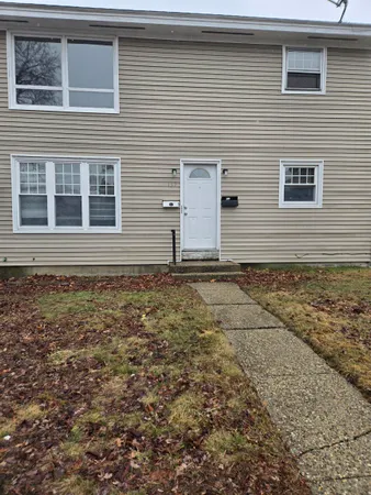 $2,300 | 137 Waterman Street, Unit 1, Manchester, NH 03103