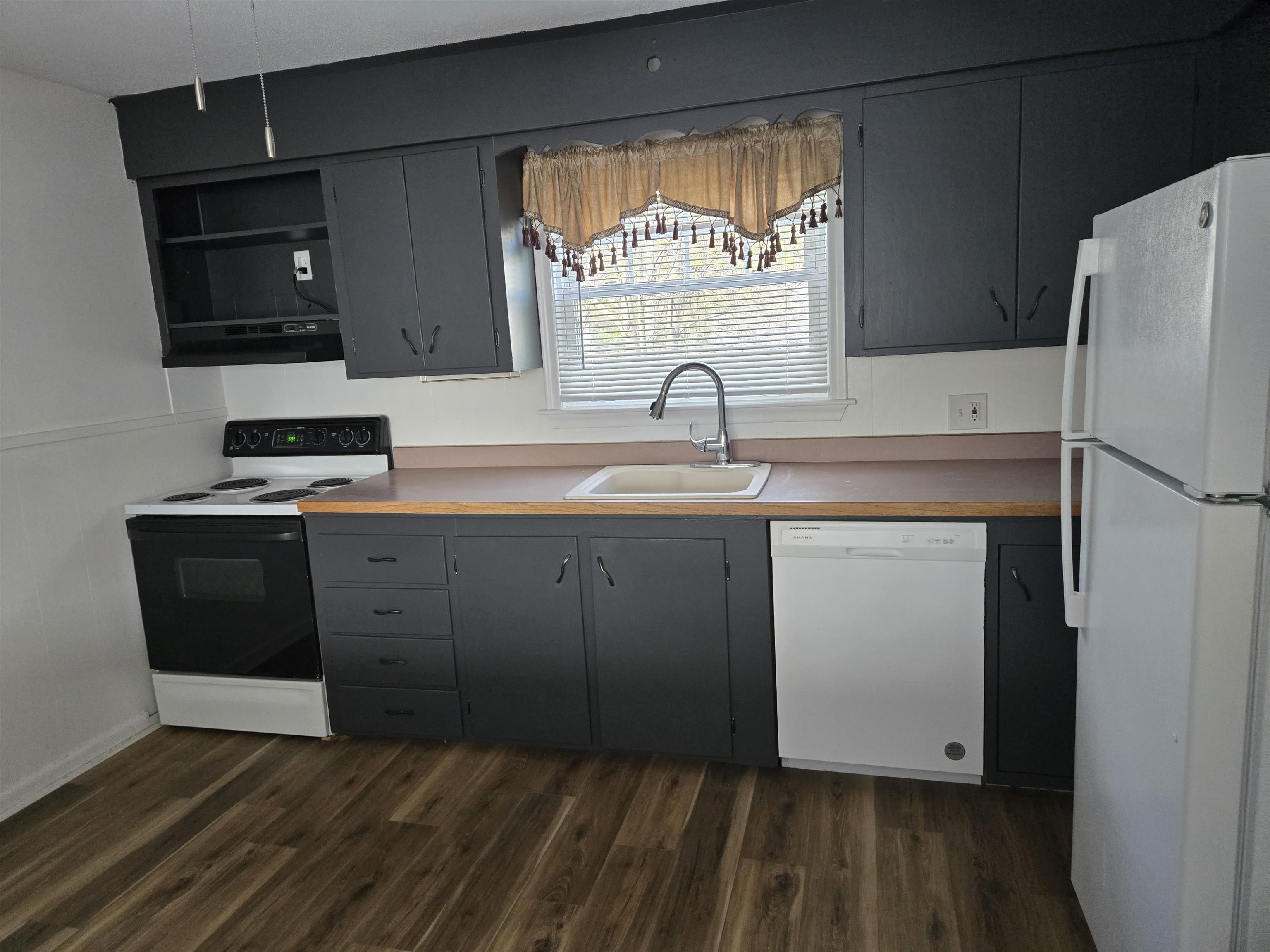 137 Waterman Street, Unit 1 Manchester, NH 03103 - Photo 2 of 7