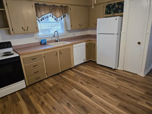 $2,300 | 137 Waterman Street, Unit 1, Manchester, NH 03103