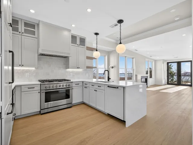 $1,459,000 | 427 East 6th Street, Unit 3, Boston, MA 02127