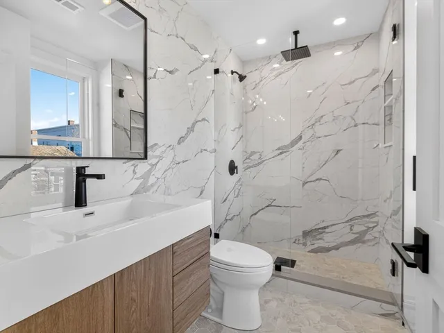 $1,459,000 | 427 East 6th Street, Unit 3, Boston, MA 02127