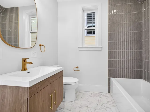 $1,459,000 | 427 East 6th Street, Unit 3, Boston, MA 02127