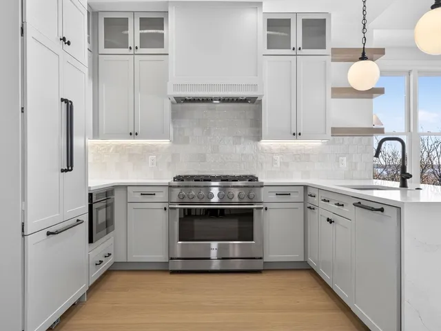 $1,459,000 | 427 East 6th Street, Unit 3, Boston, MA 02127