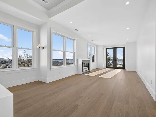 $1,459,000 | 427 East 6th Street, Unit 3, Boston, MA 02127