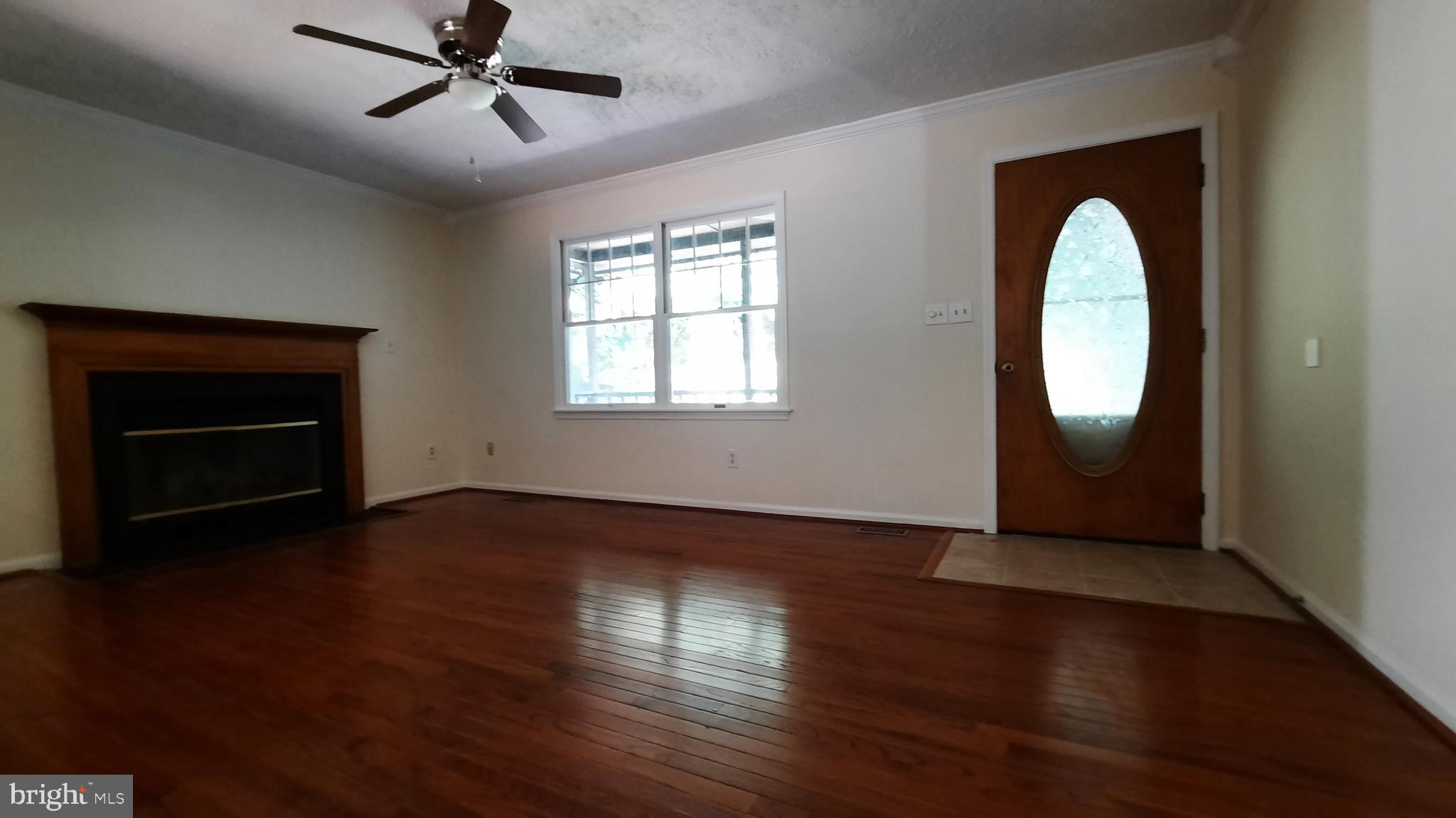 317 Long View Road Linden, VA 22642 - Photo 4 of 43 Living Room
