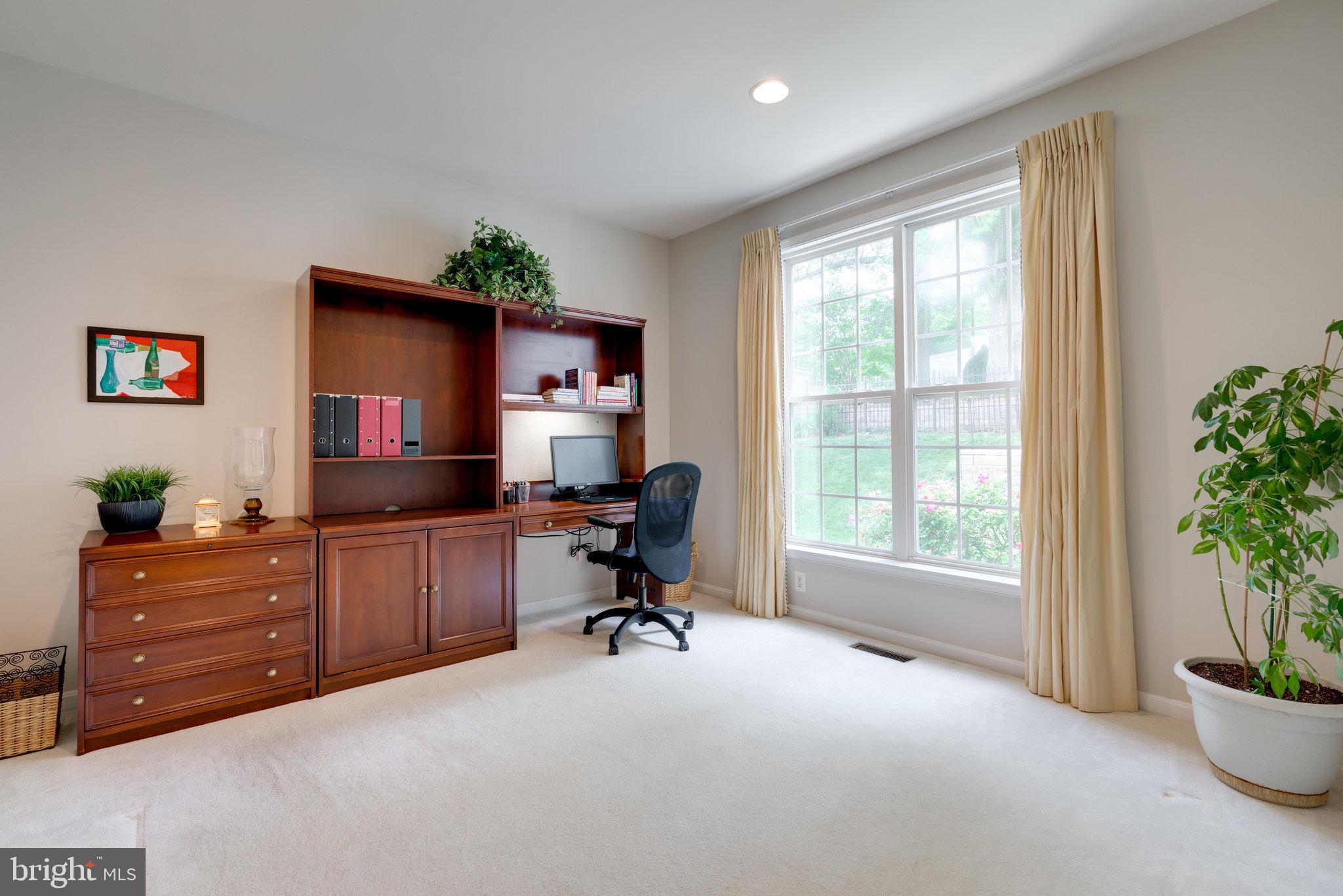 6241 Rolling Spring Court Springfield, VA 22152 - Photo 6 of 65 Office/study