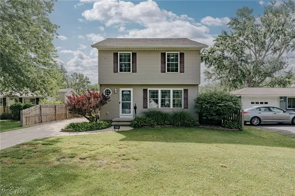 $275,000 | 34112 Lakeshore Boulevard, Lakeline, OH 44095