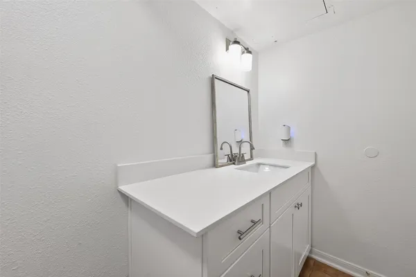 $1,000 | 3770 Loverswood Drive, Unit 1006, Houston, TX 77014