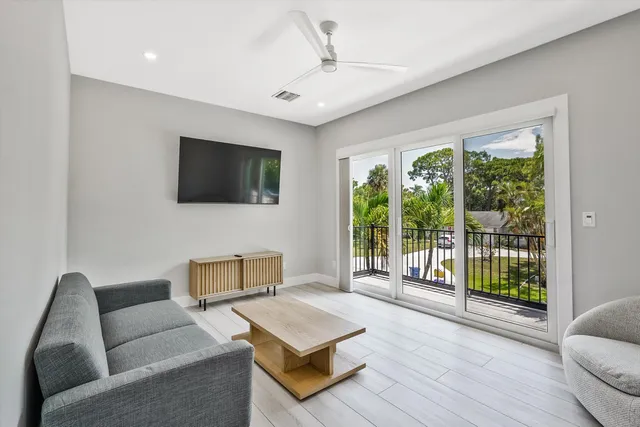 $7,500 | 425 Hugh Street, Jupiter, FL 33458