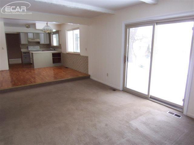 343 Holland Road Flushing, MI 48433 - Photo 7 of 25 21413529-6.JPG