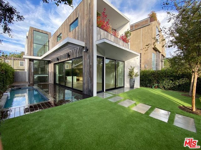 a view of a house with backyard and porch
