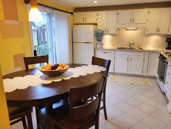 $3,300 | 16 Pinecrest Village, Unit 16, Hopkinton, MA 01748