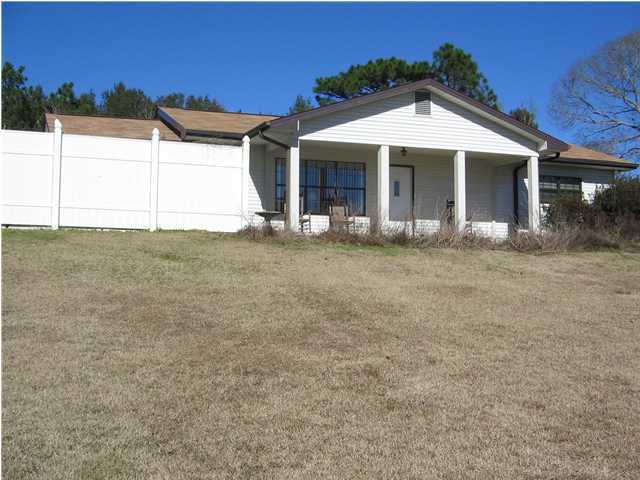 447 Paul Road DeFuniak Springs, FL 32433 - Photo 1 of 15 a front view of a house with a garden
