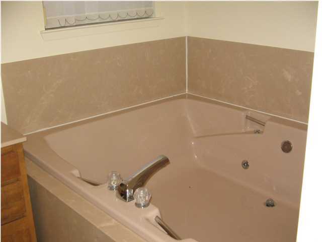 447 Paul Road DeFuniak Springs, FL 32433 - Photo 15 of 15 a close up of a shower