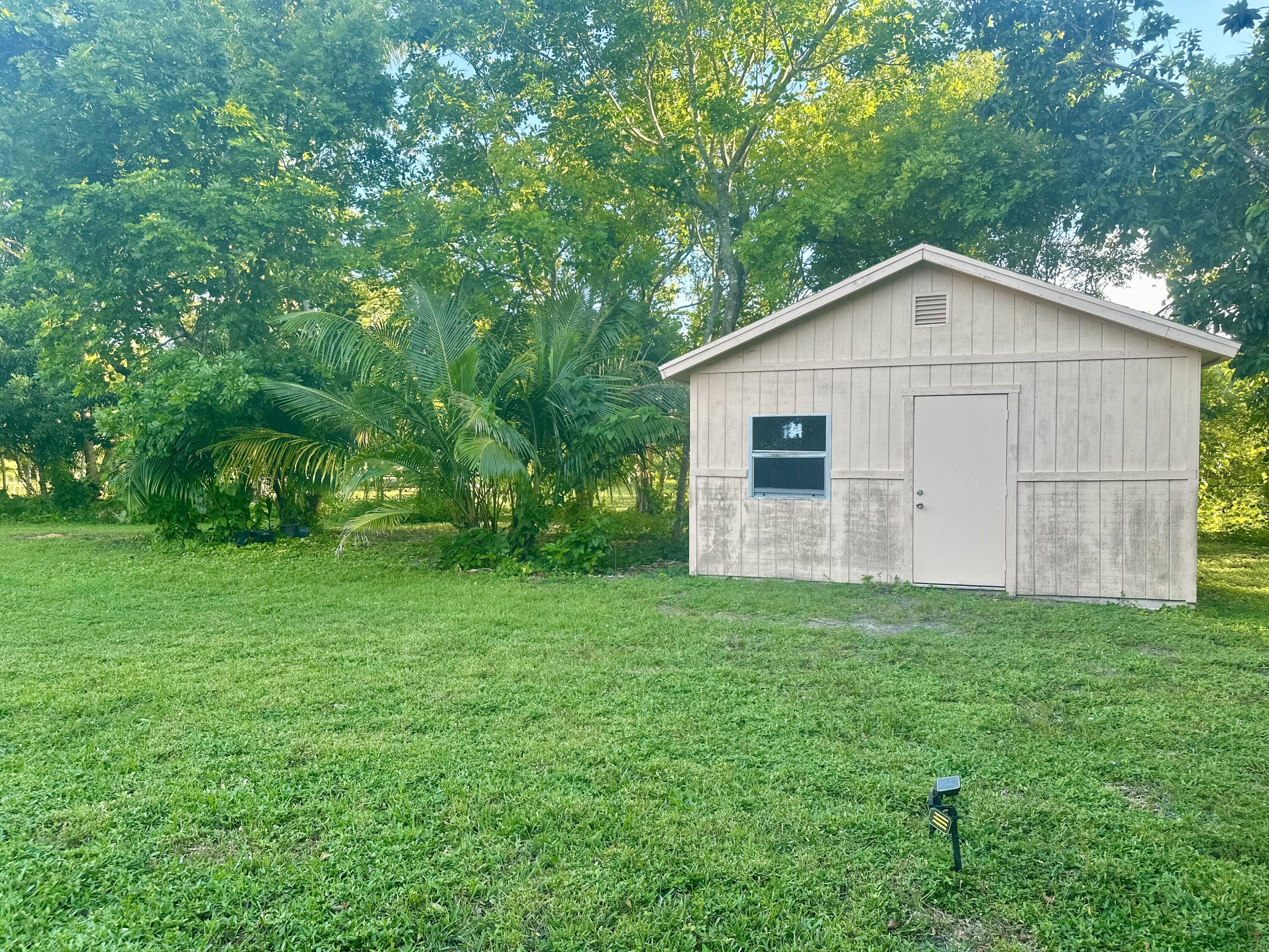 SMALL HOME/SHED