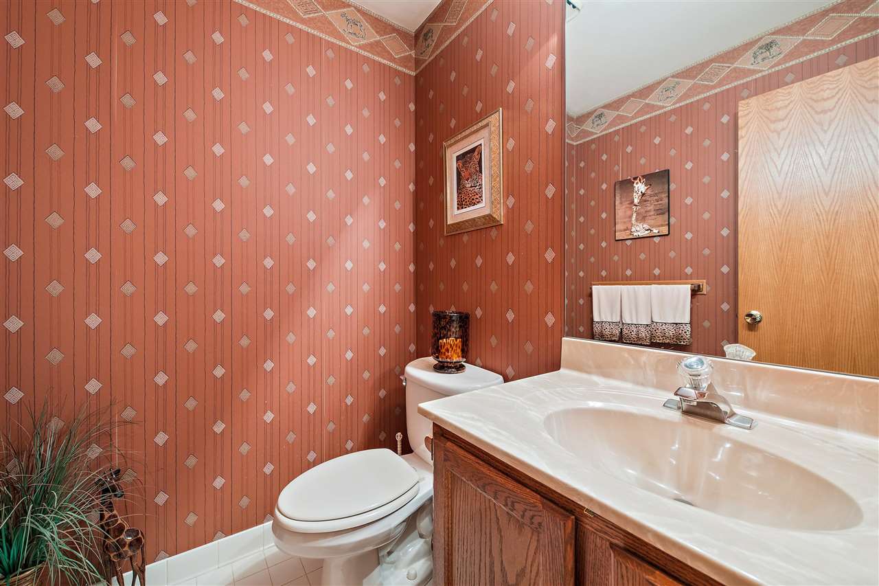 1805 Thomas Rochester, MI 48309 - Photo 22 of 42 50048489-21.JPG
