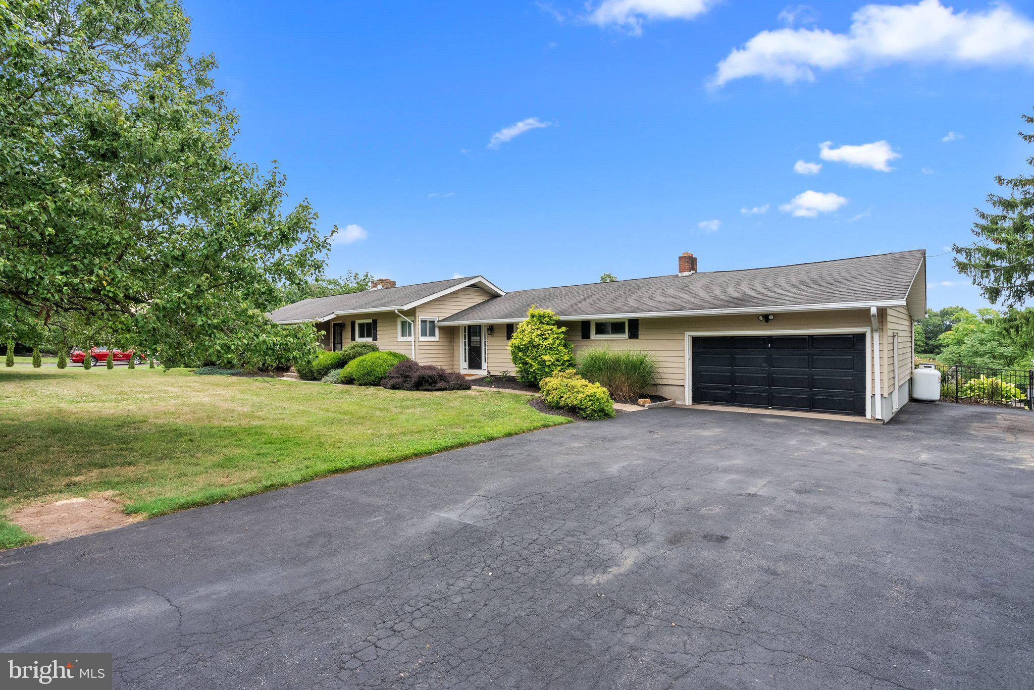 237 Aqueduct Road Newtown, PA 18940 - Photo 2 of 45 Gallery Image 2