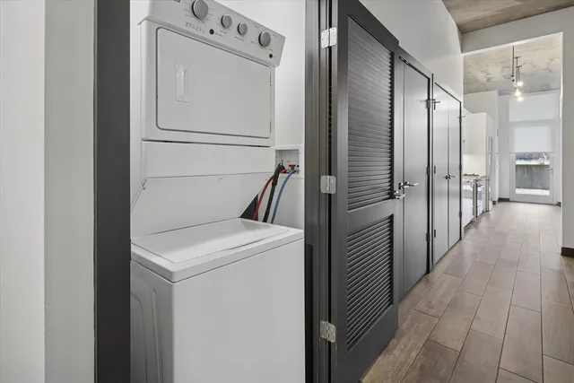 $2,370 | 171 North Aberdeen Street, Unit 611, Chicago, IL 60607