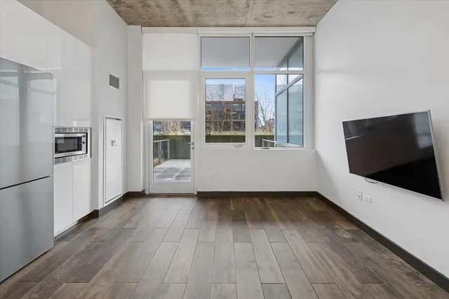 $2,370 | 171 North Aberdeen Street, Unit 611, Chicago, IL 60607