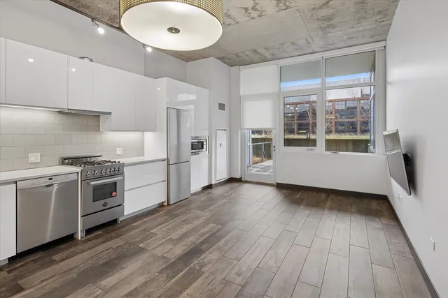 $2,370 | 171 North Aberdeen Street, Unit 611, Chicago, IL 60607