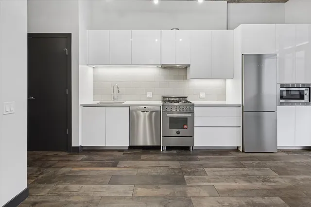 $2,370 | 171 North Aberdeen Street, Unit 611, Chicago, IL 60607