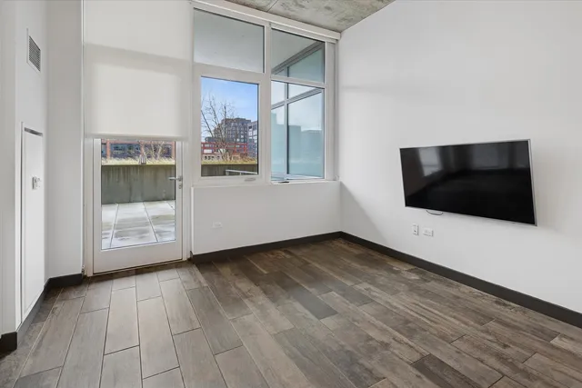 $2,370 | 171 North Aberdeen Street, Unit 611, Chicago, IL 60607