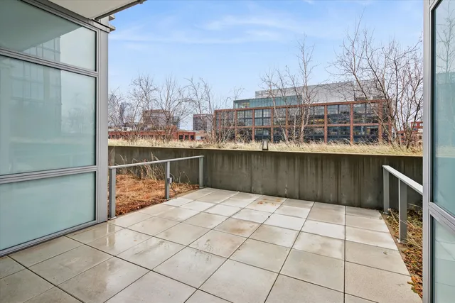 $2,370 | 171 North Aberdeen Street, Unit 611, Chicago, IL 60607