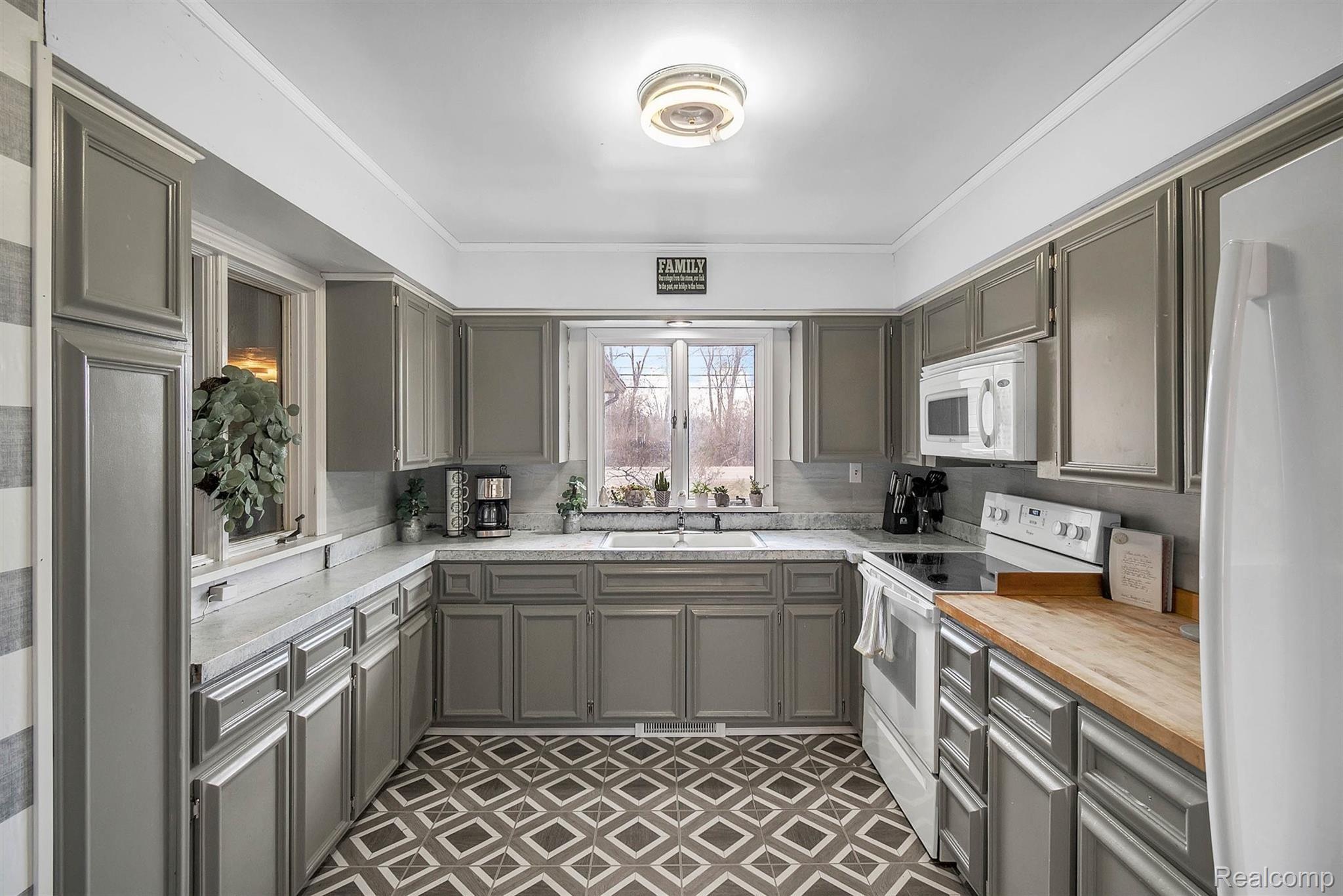 125 Nadeau Road Monroe, MI 48162 - Photo 9 of 40 10-125 Nadeau Rd-WindowStill-Real-Estate-Photography-10.jpg
