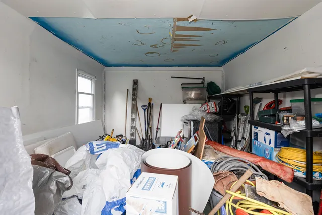 a view of walk in closet