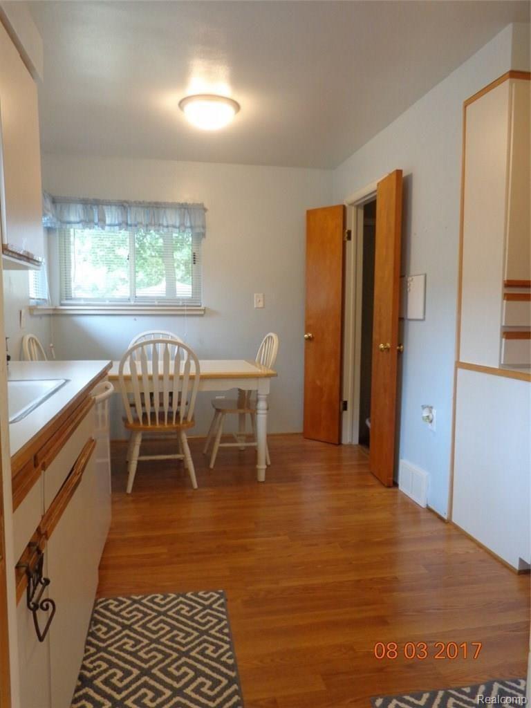 19362 Rensellor Street Livonia, MI 48152 - Photo 10 of 33 DSC03463 (960x1280).jpg
