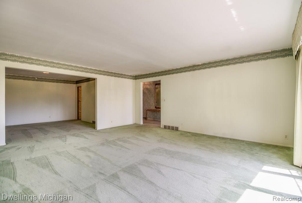 17386 Westhampton Road Southfield, MI 48075 - Photo 12 of 35 _MG_0160.jpg