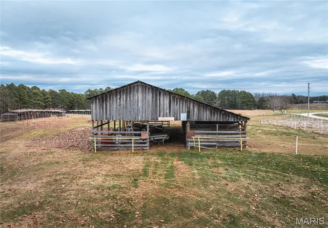 $850,000 | 19546 Golden Drive, Raymondville, MO 65555