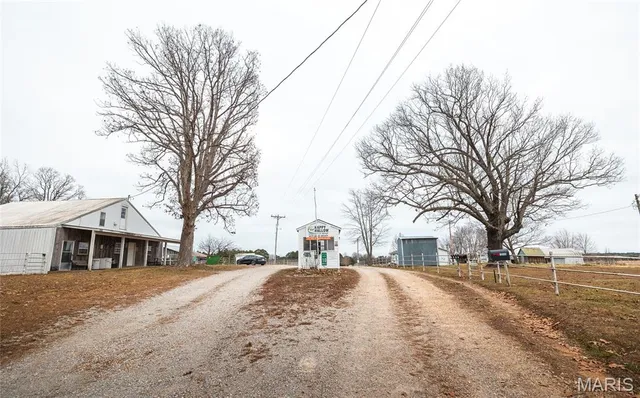 $850,000 | 19546 Golden Drive, Raymondville, MO 65555