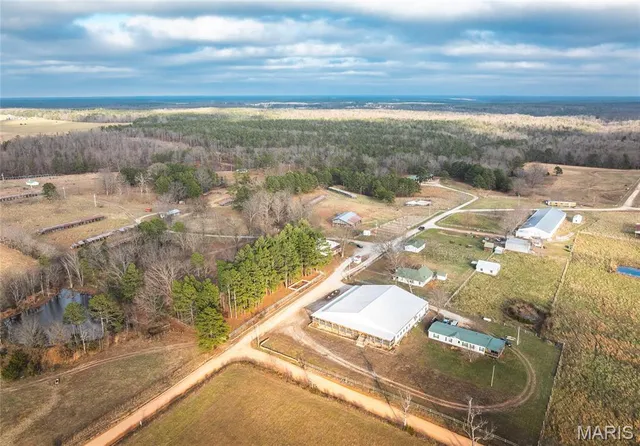 $850,000 | 19546 Golden Drive, Raymondville, MO 65555