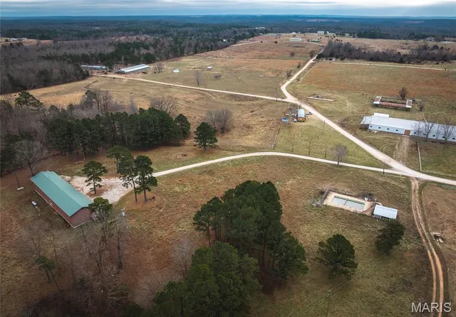 $850,000 | 19546 Golden Drive, Raymondville, MO 65555