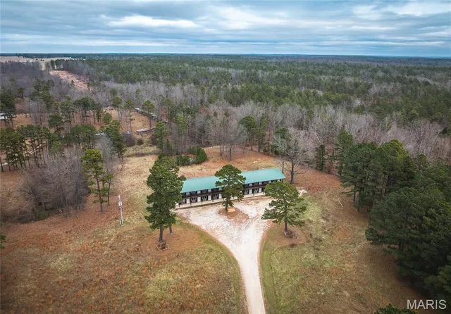 $850,000 | 19546 Golden Drive, Raymondville, MO 65555