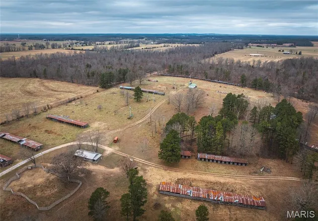 $850,000 | 19546 Golden Drive, Raymondville, MO 65555