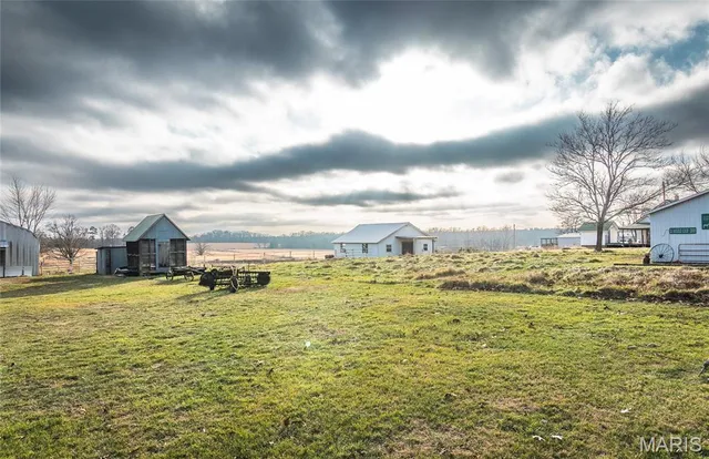 $850,000 | 19546 Golden Drive, Raymondville, MO 65555