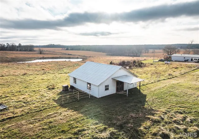 $850,000 | 19546 Golden Drive, Raymondville, MO 65555