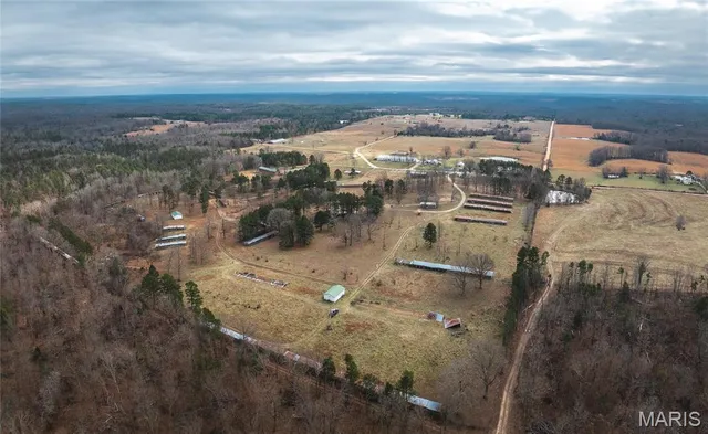 $850,000 | 19546 Golden Drive, Raymondville, MO 65555