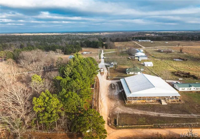 $850,000 | 19546 Golden Drive, Raymondville, MO 65555