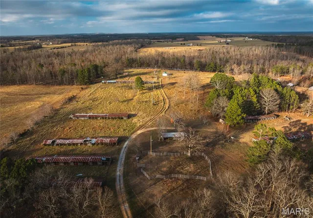 $850,000 | 19546 Golden Drive, Raymondville, MO 65555