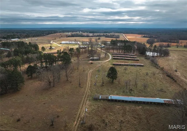 $850,000 | 19546 Golden Drive, Raymondville, MO 65555