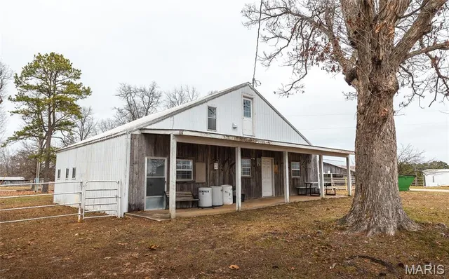 $850,000 | 19546 Golden Drive, Raymondville, MO 65555
