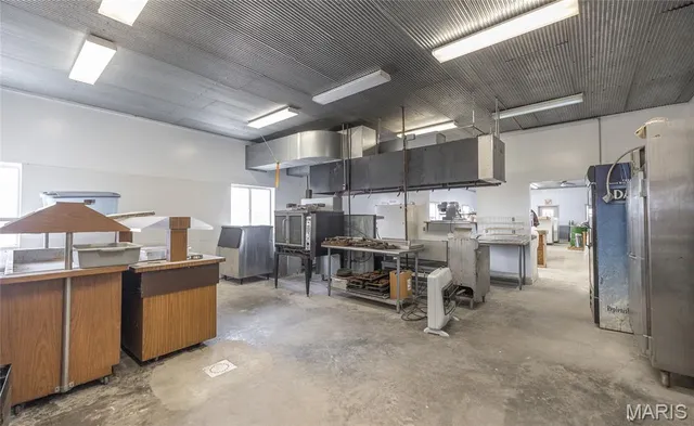 $850,000 | 19546 Golden Drive, Raymondville, MO 65555