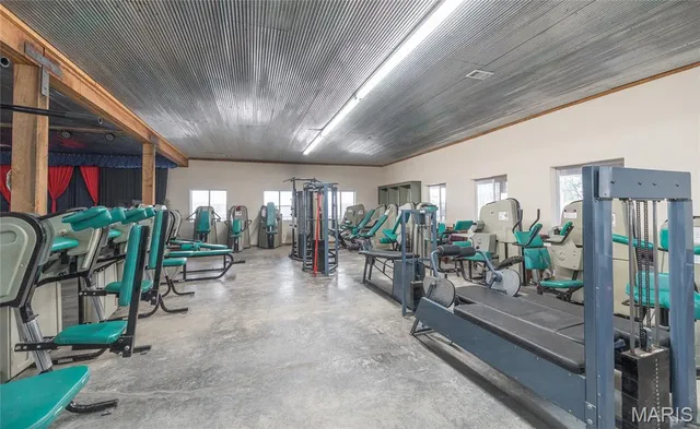 $850,000 | 19546 Golden Drive, Raymondville, MO 65555