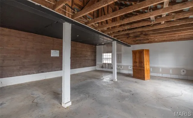 $850,000 | 19546 Golden Drive, Raymondville, MO 65555